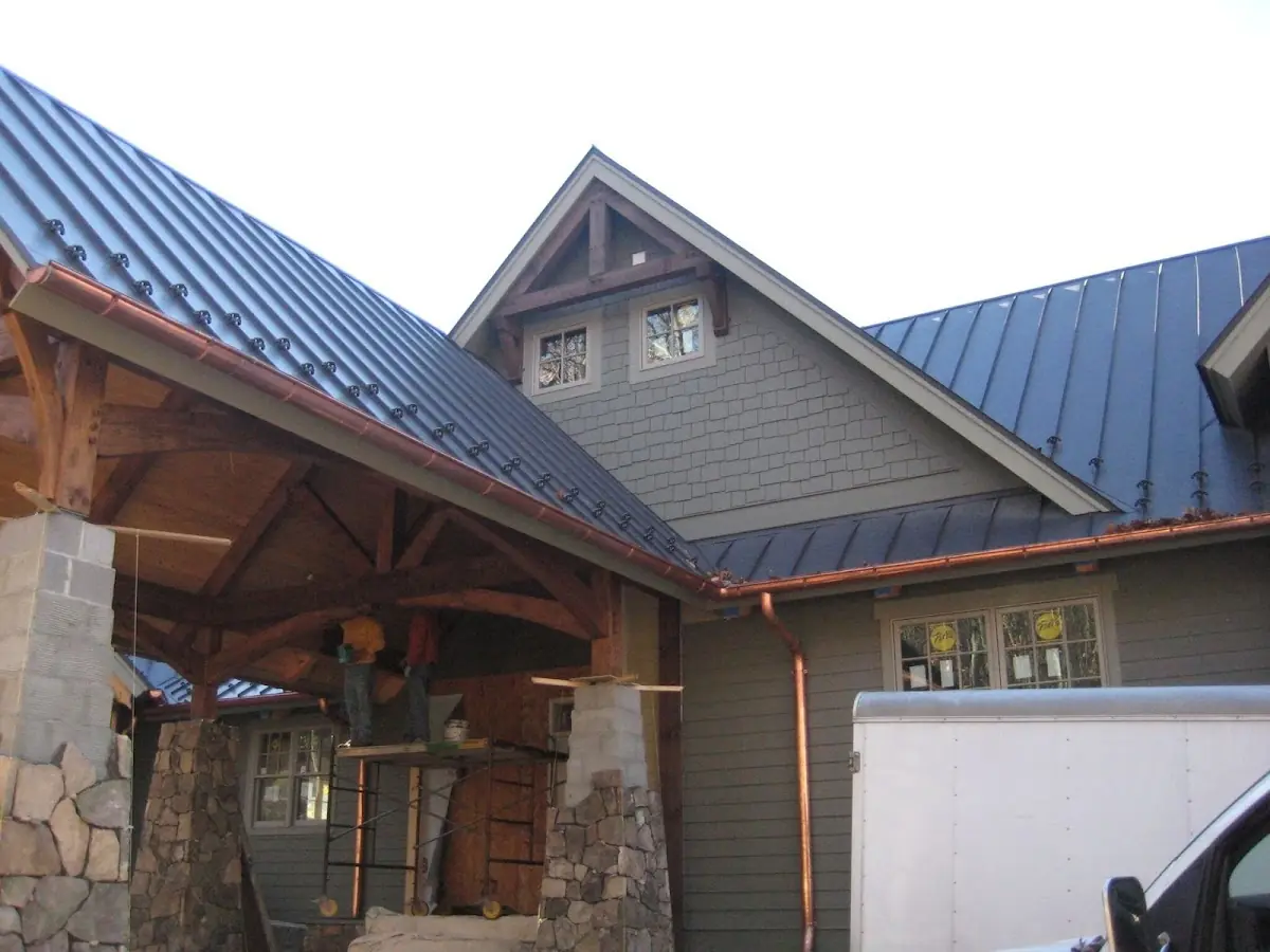 Craftsman Roofing team delivering quality roofing work in Mantachie